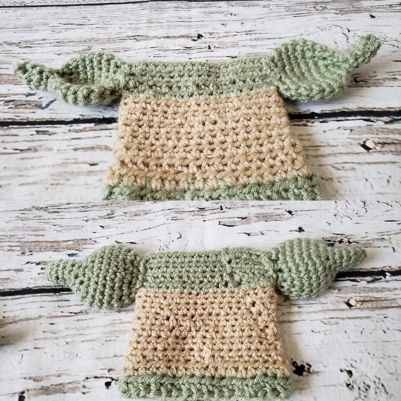 Crochet Green Baby Yoda cup cozy - Picture 3 of 7